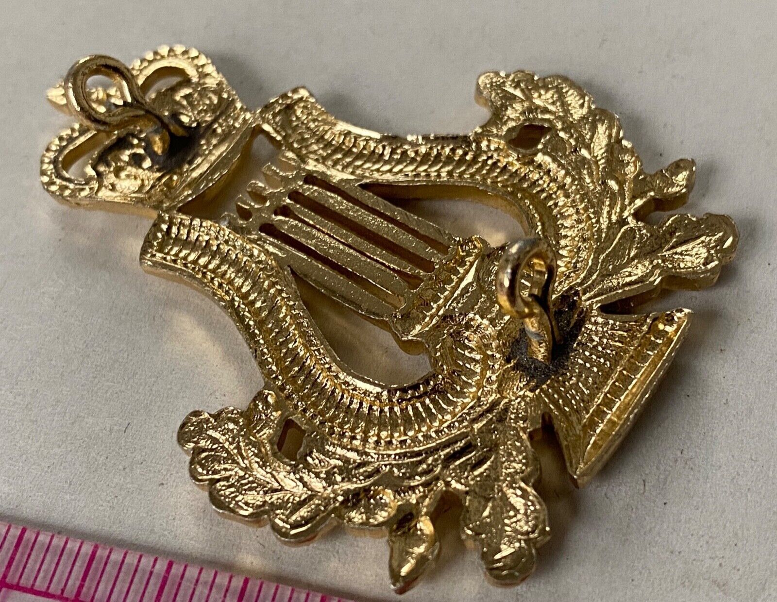 A Queens Crown British Army MUSICIAN'S staybrite cap badge - nice condition - The Militaria Shop