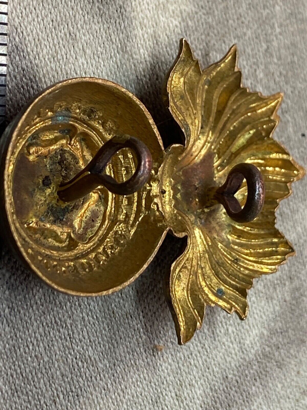 Original WW1 / WW2 British Army Fusiliers - Victorian Variation - Cap Badge - The Militaria Shop