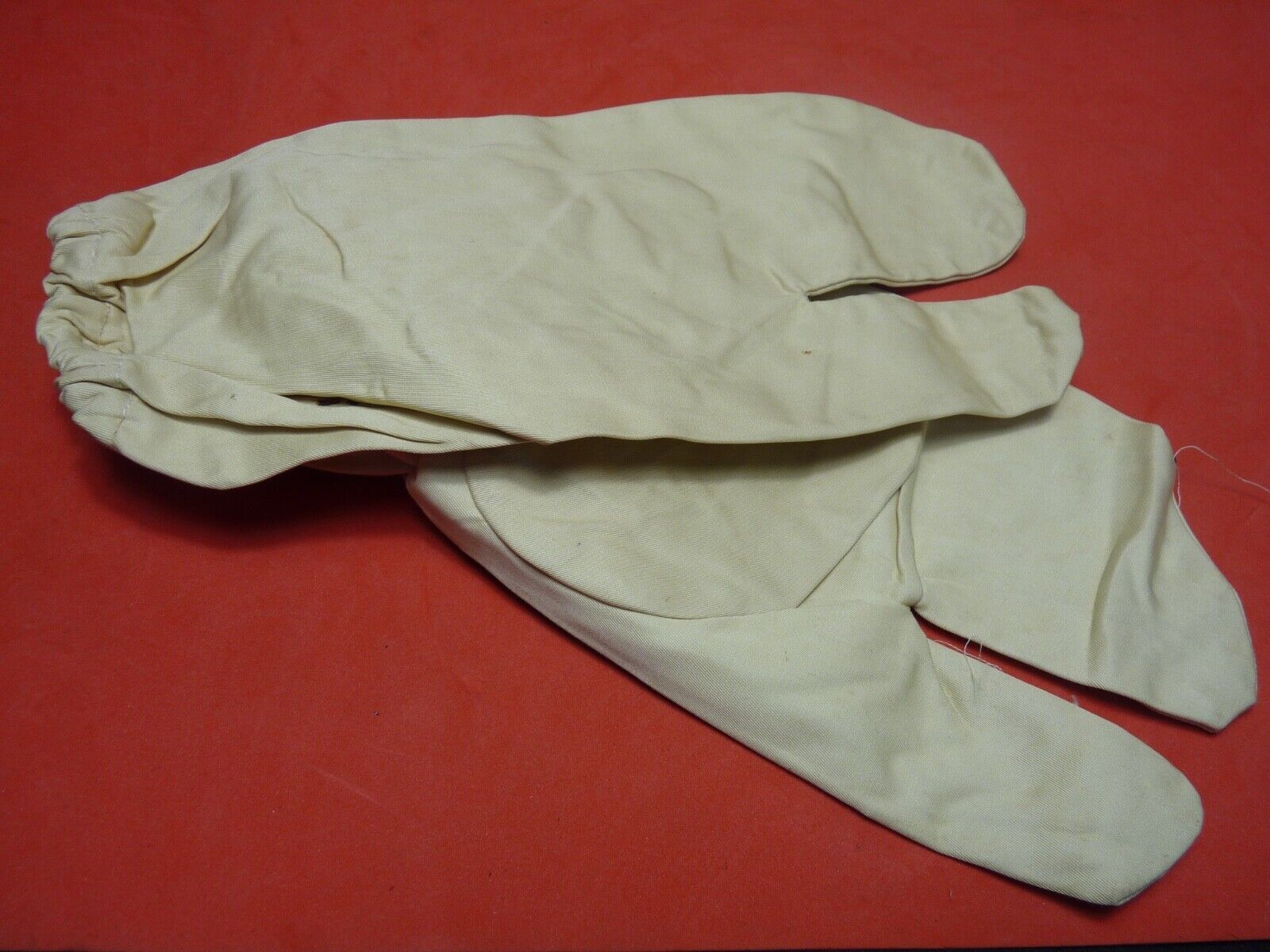 Original WW2 British Army Gunners Winter White Gloves - 1942 - The Militaria Shop