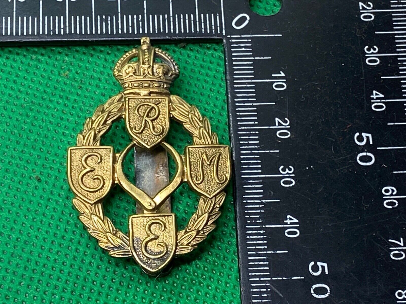 British Army - Royal Electrical and Mechanical Engineer's King's Crown - The Militaria Shop