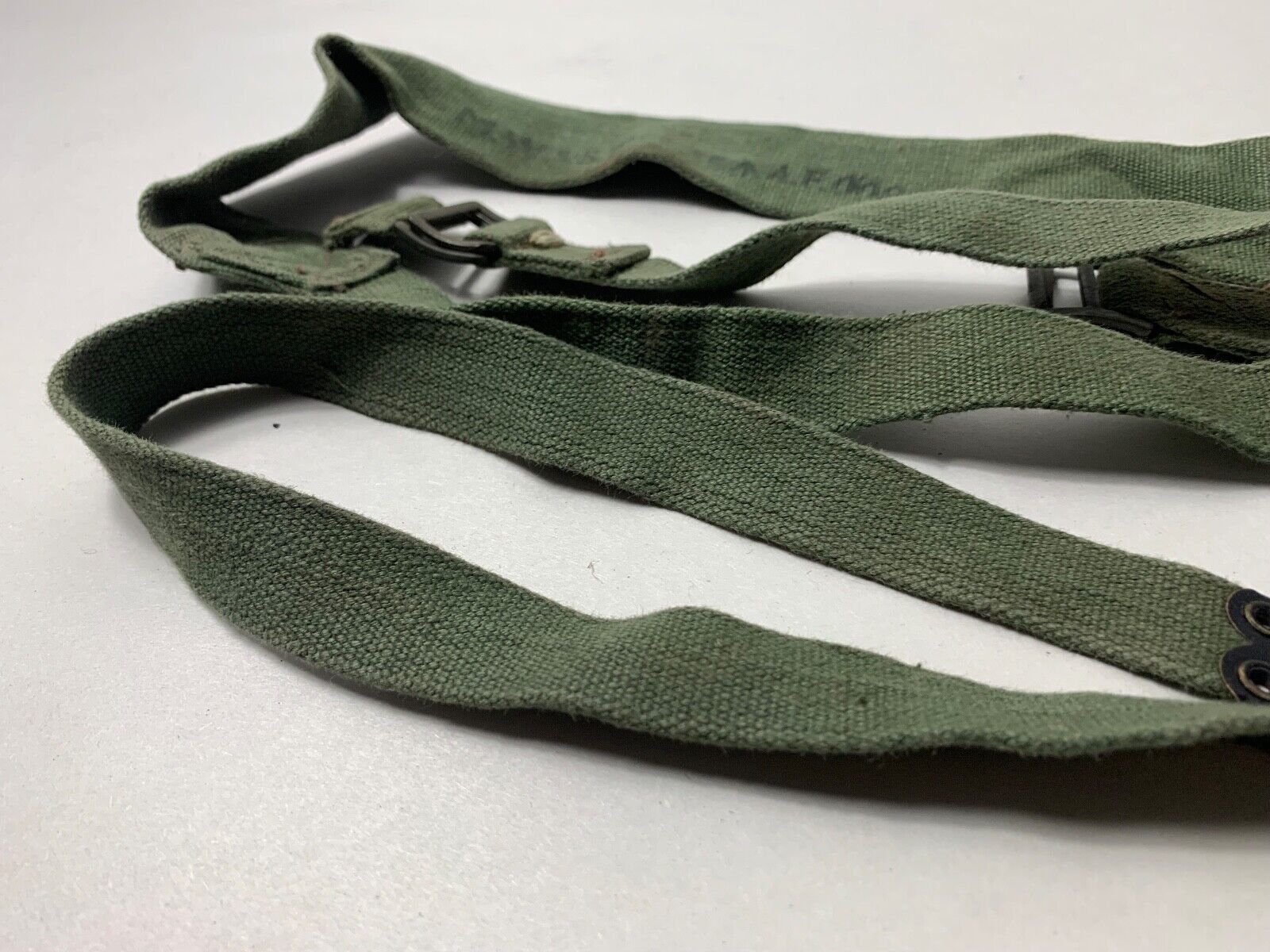 Original WW2 British Army 44 Pattern Shoulder / Equipment Strap - 1945 Dated - The Militaria Shop
