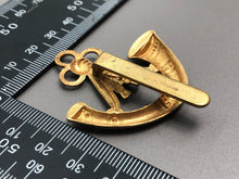 Charger l&#39;image dans la galerie, Original WW2 Light Infantry Regiment Cap Badge - The Militaria Shop
