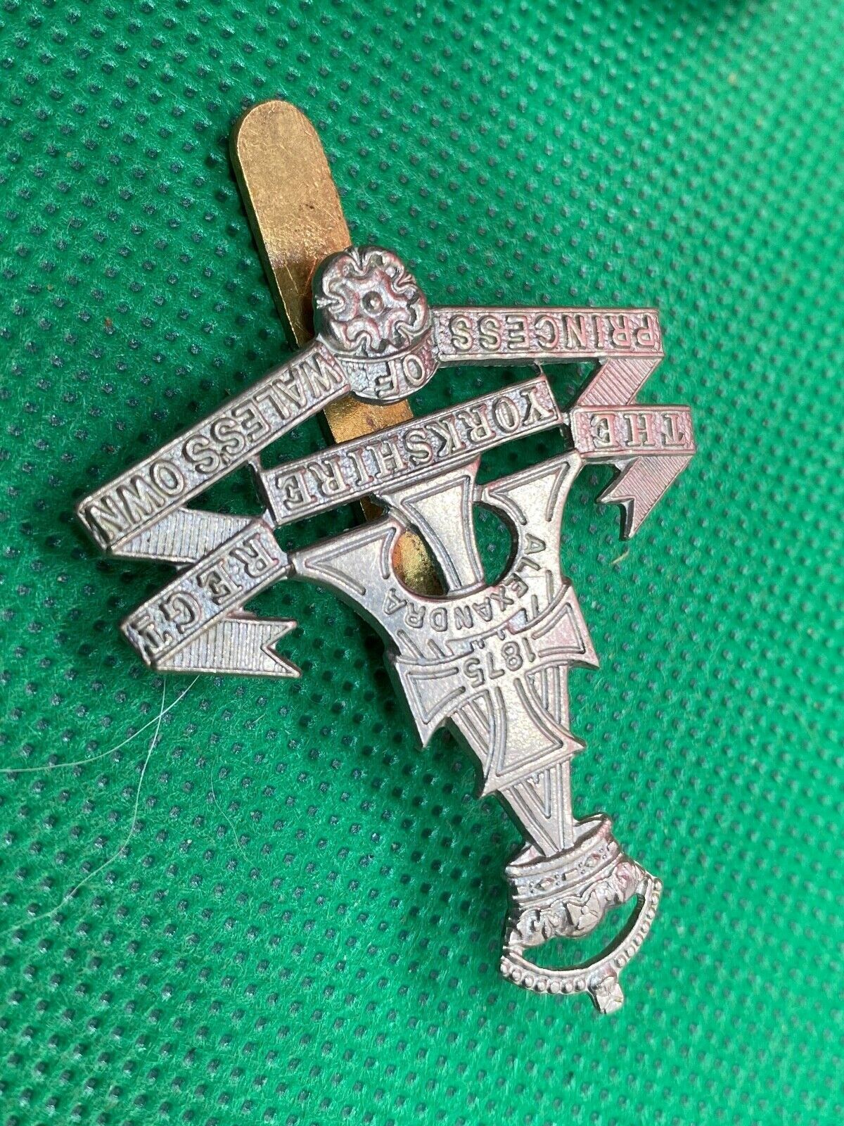 WW1 / WW2 British Army Princess of Wales's Own Yorkshire Regiment Cap Badge - The Militaria Shop