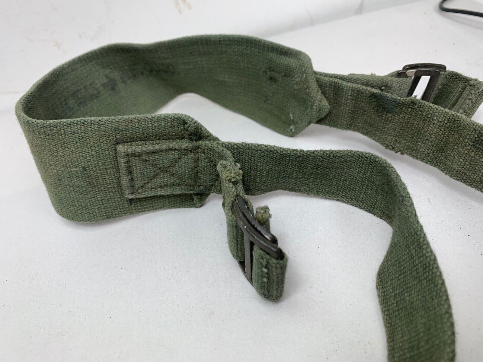 Original WW2 British Army 44 Pattern Shoulder Strap - 1945 Dated - The Militaria Shop