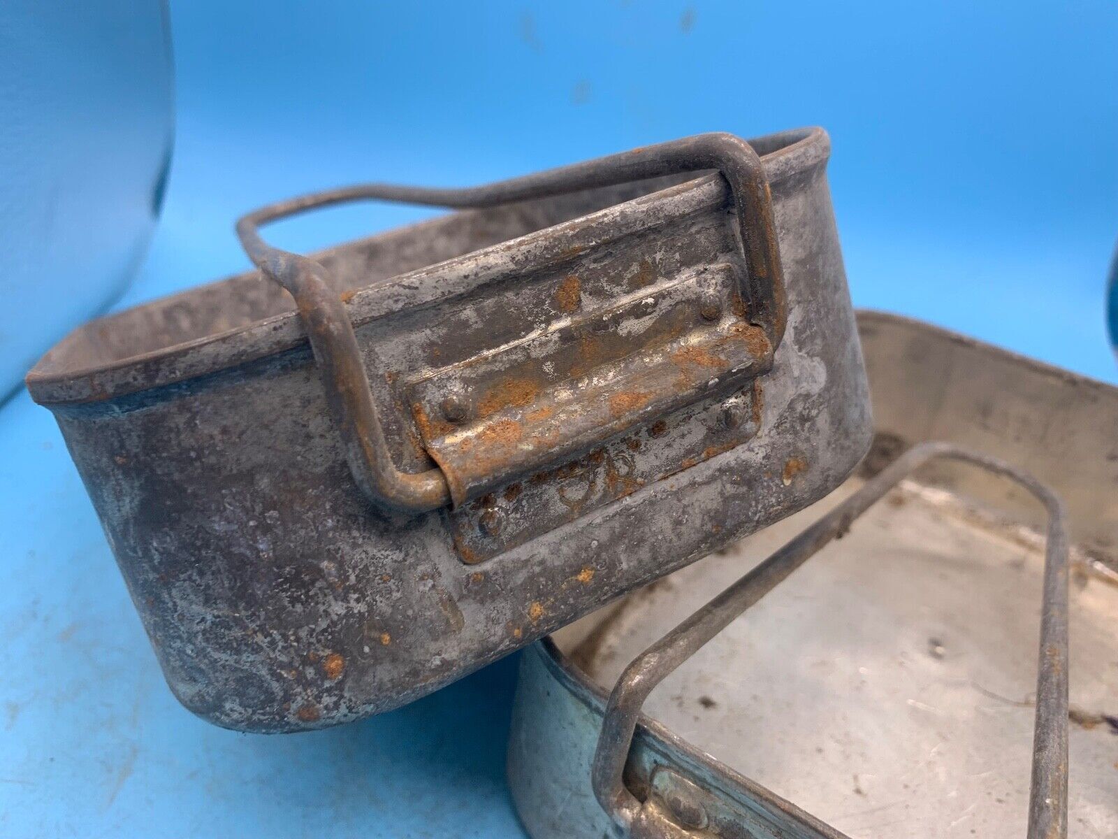 Original WW2 British Army Soldiers Mess Tin Set - Two Piece - Fold Out Handles - The Militaria Shop