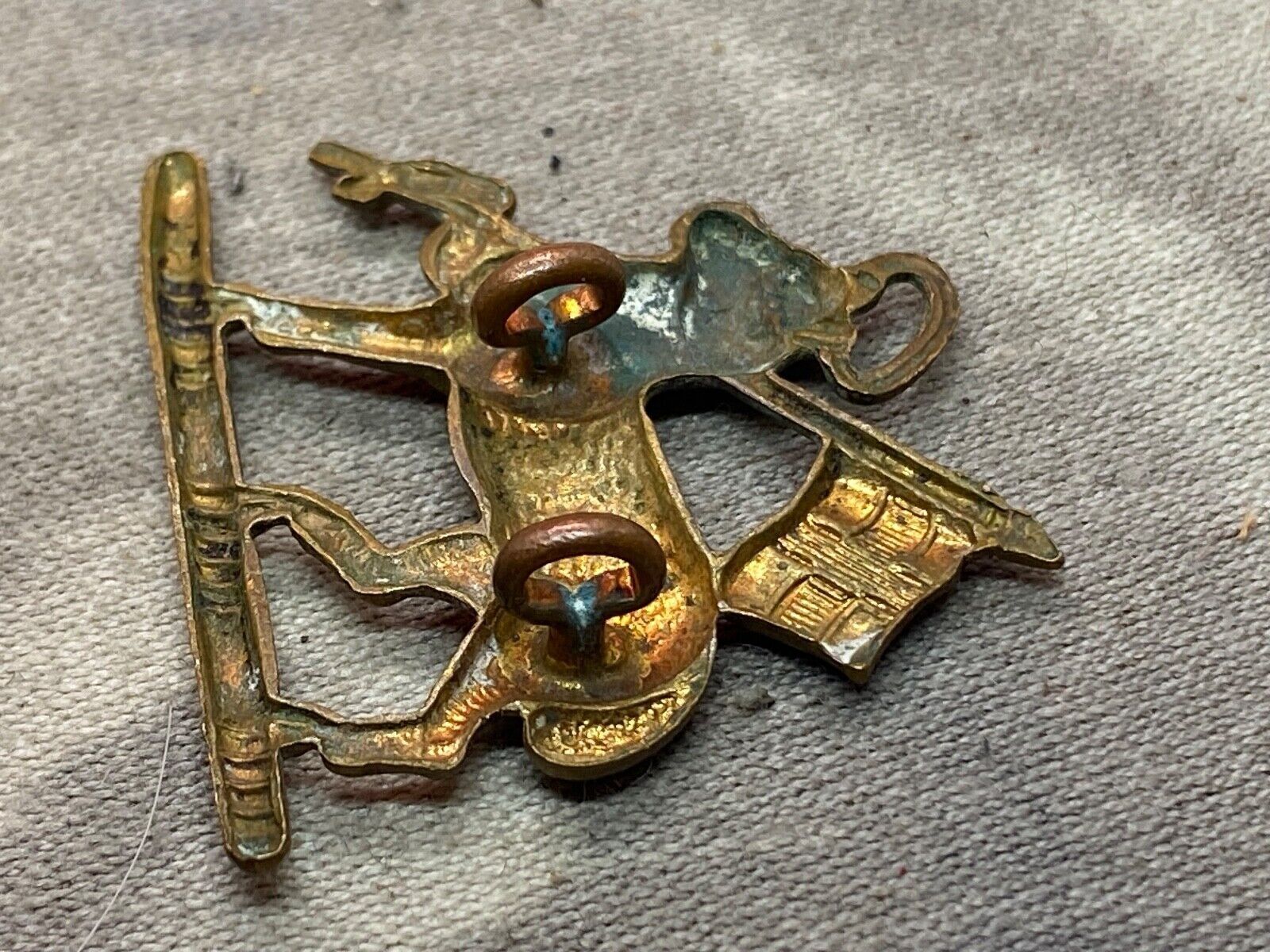 Original WW1 / WW2 British Army - Queen's West Surrey Regiment Collar Badge - The Militaria Shop
