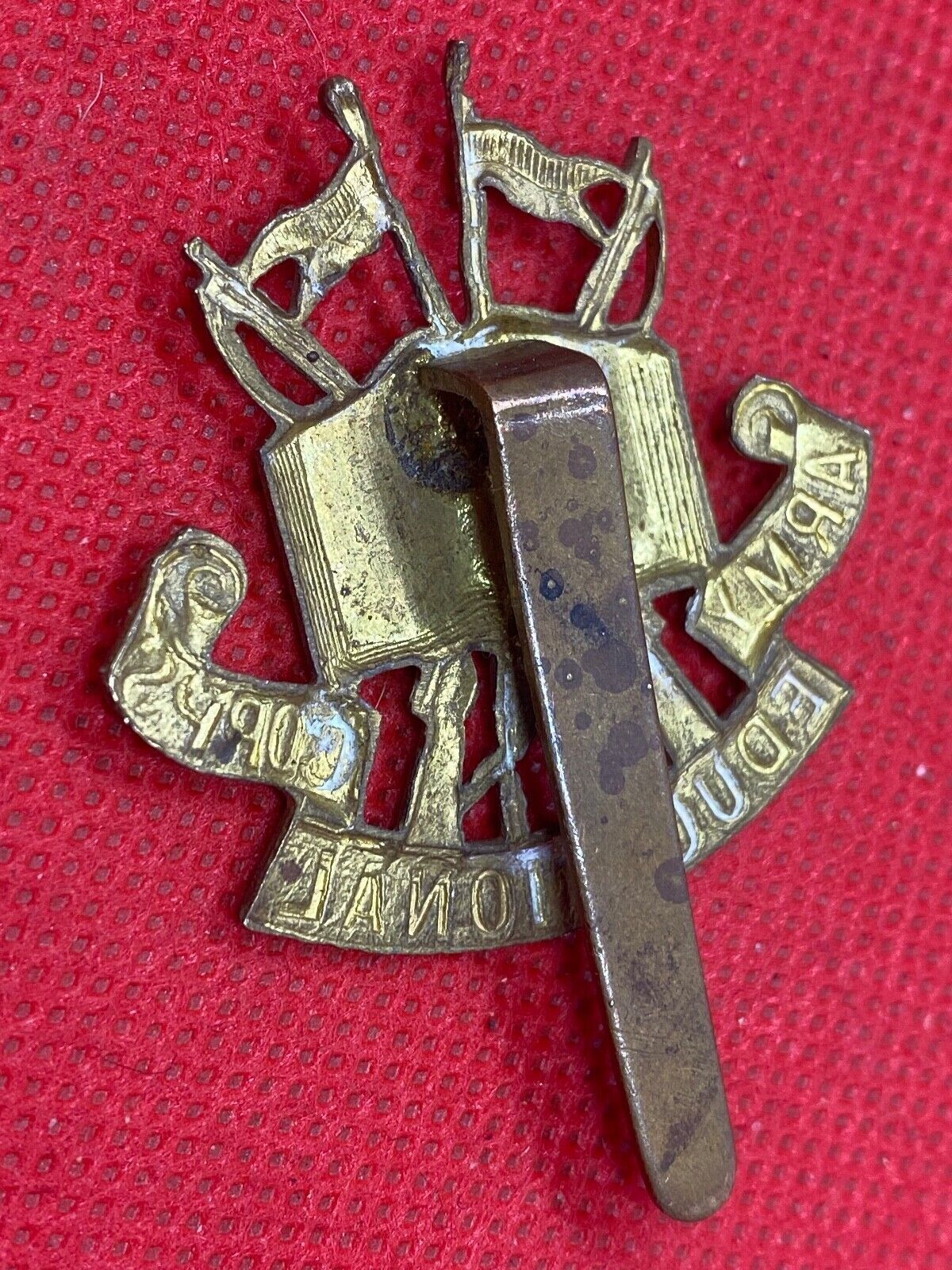 Original British Army - ARMY EDUCATION CORPS Cap Badge - The Militaria Shop