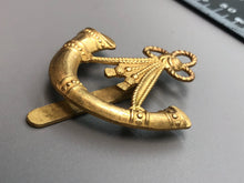 Charger l&#39;image dans la galerie, Original WW2 Light Infantry Regiment Cap Badge - The Militaria Shop
