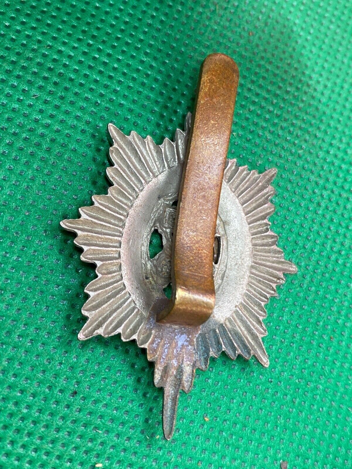 Original WW1 / WW2 British Army Worcestershire Regiment Cap Badge - The Militaria Shop