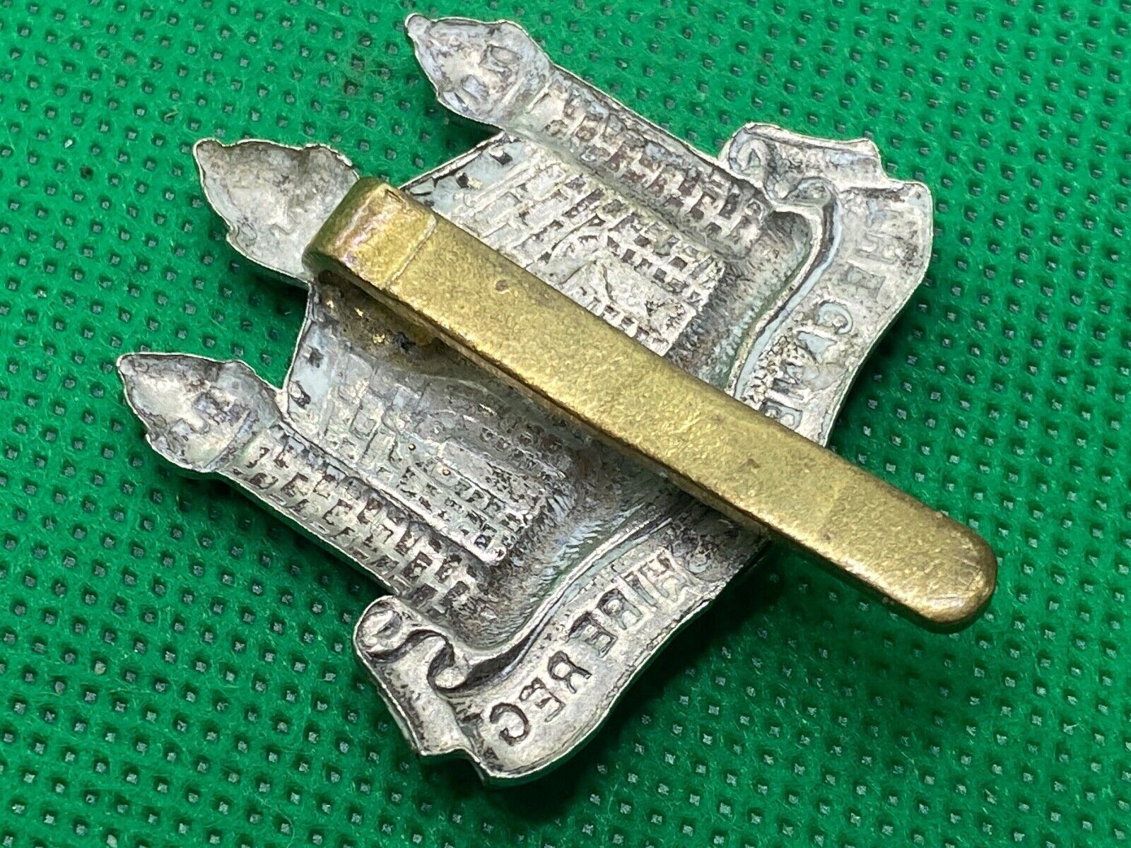 British Army - The Cambridgeshire Regiment Cap Badge - The Militaria Shop