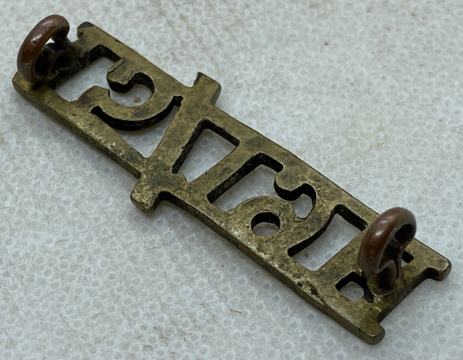 WW2 15/19th Hussars - brass shoulder title. Good original condition. - The Militaria Shop