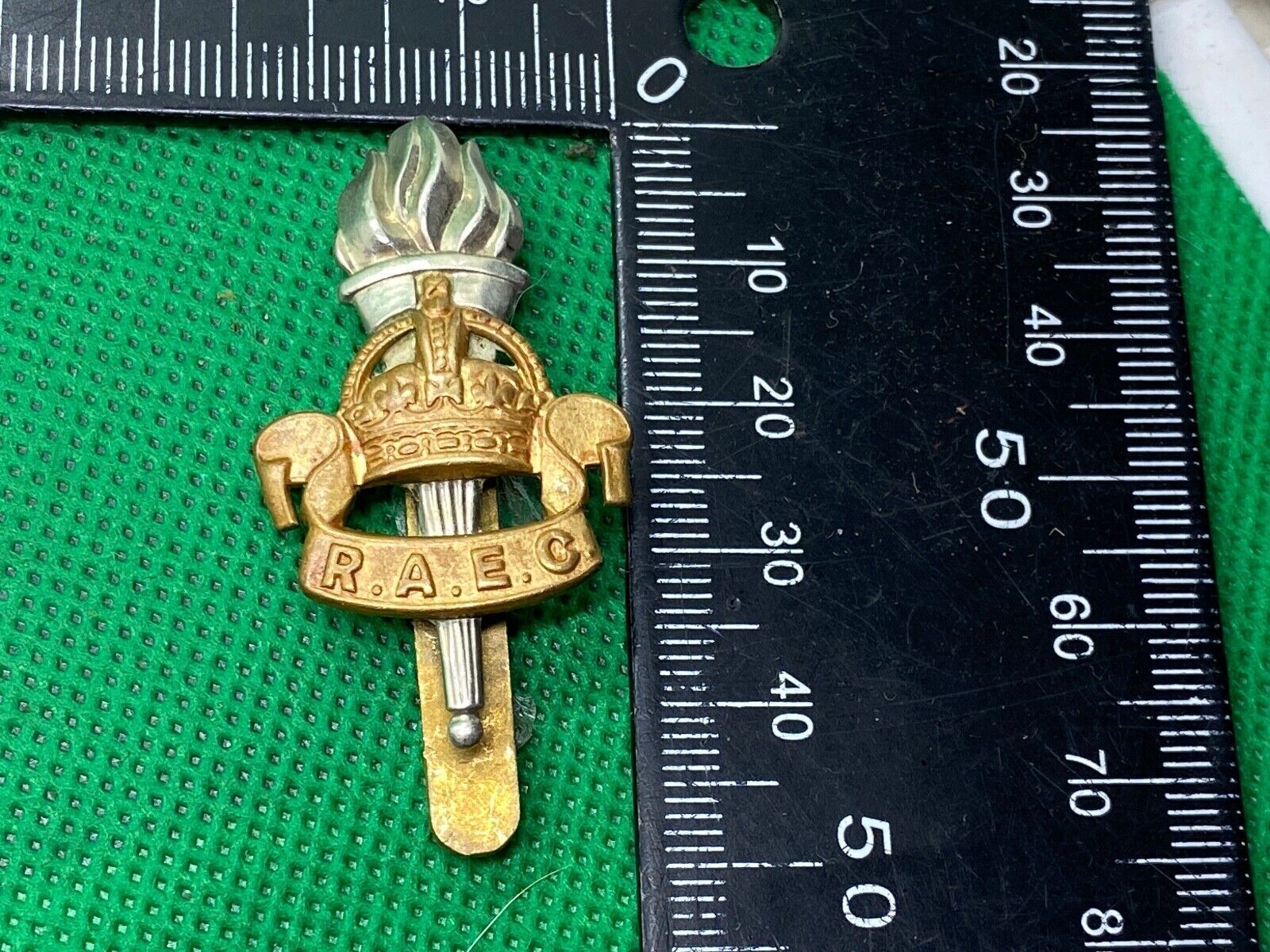 WW1 / WW2 British Army - Royal Army Education Corps Cap Badge - The Militaria Shop