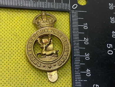 British Army King's Crown Herefordshire Regiment Cap Badge. - The Militaria Shop