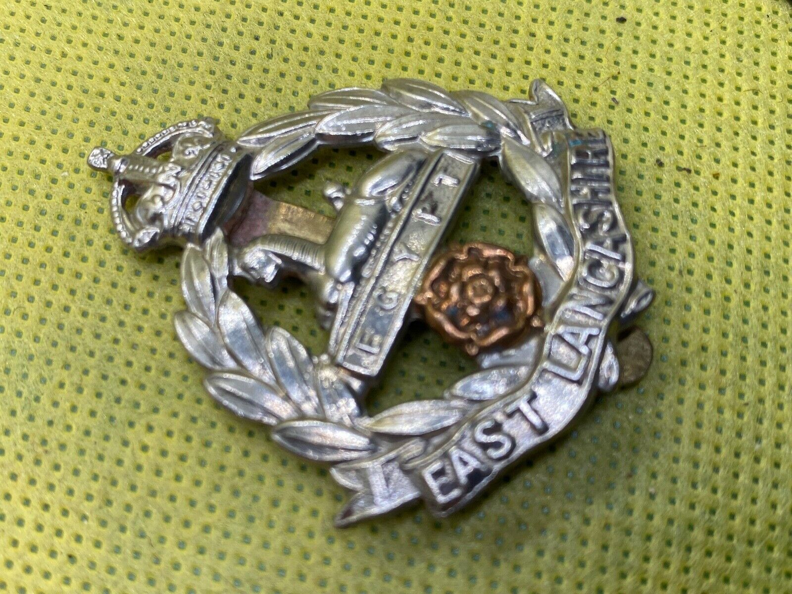 British Army East Lancashire Cap Badge. Kings Crown - The Militaria Shop