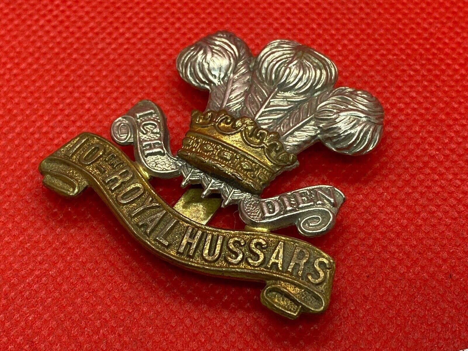 Original WW1 British Army 10th ROYAL HUSSARS Regiment Cap Badge - The Militaria Shop