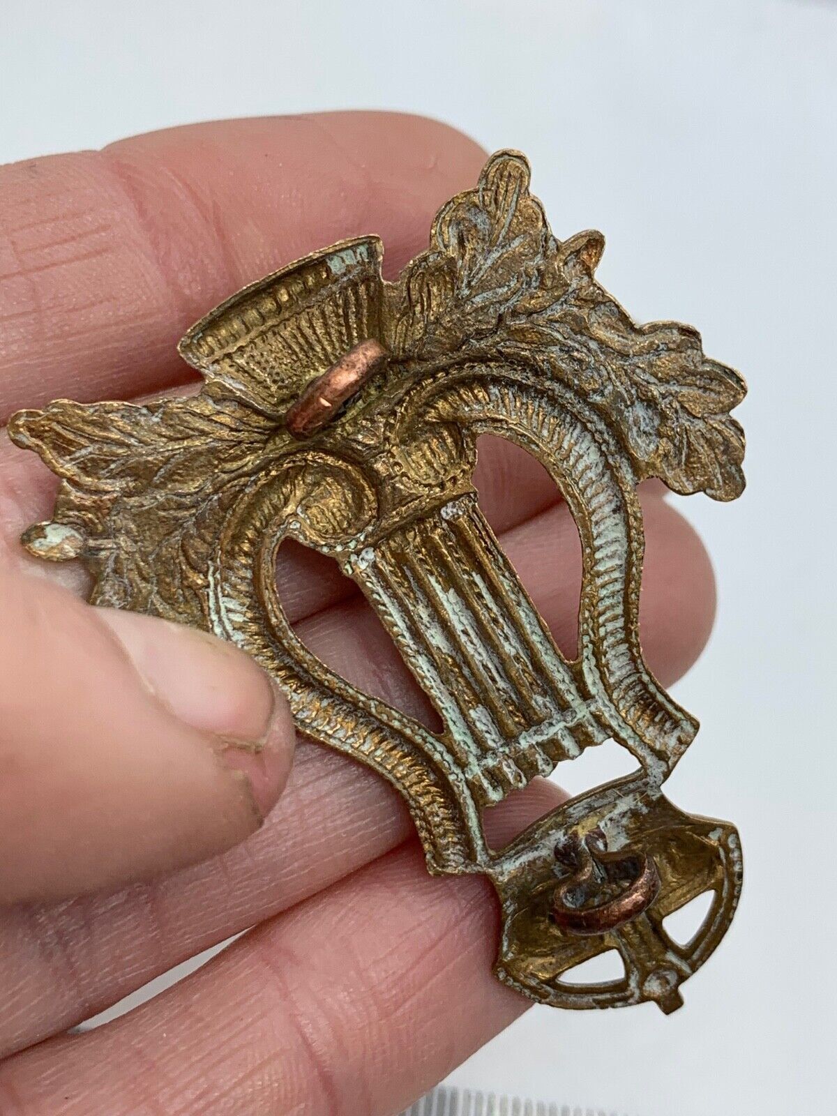 Original WW2 British Army Musicians Kings Crown Brass Cap Badge - The Militaria Shop