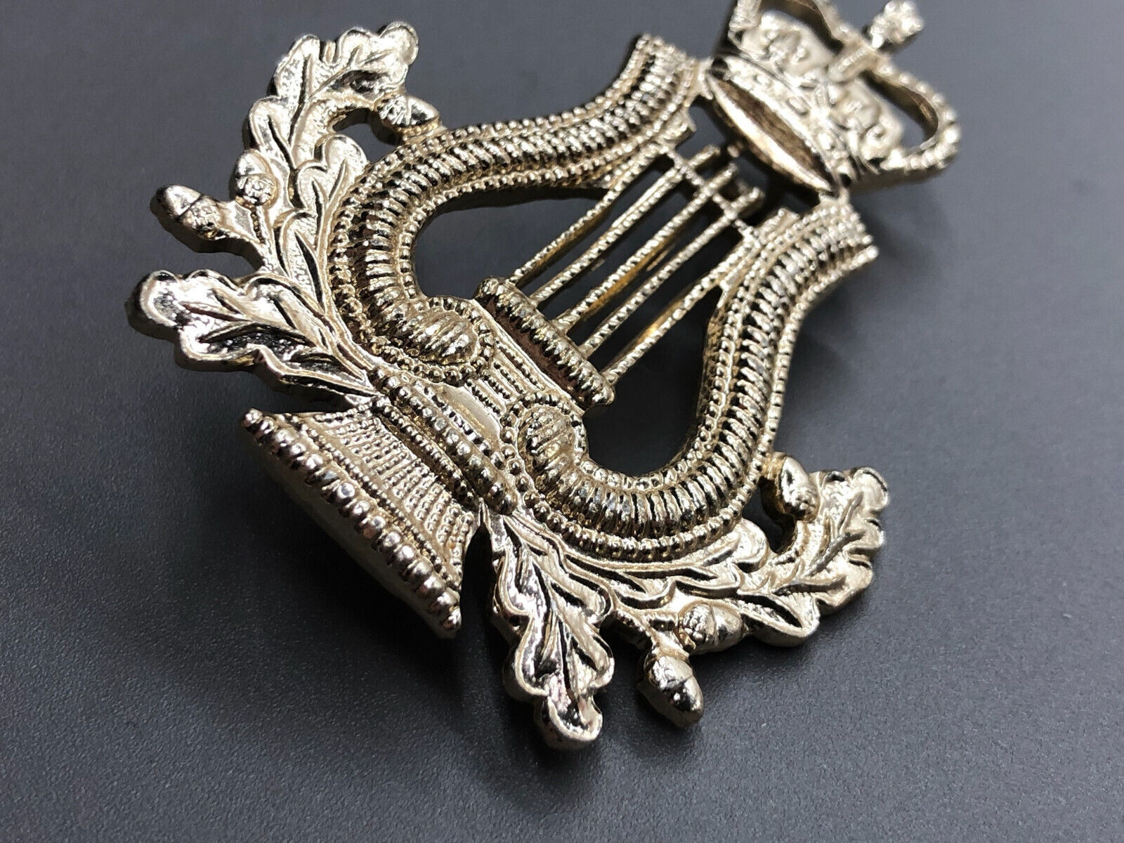 Genuine British Army Musicians / Bandsmans Cap Badge - The Militaria Shop