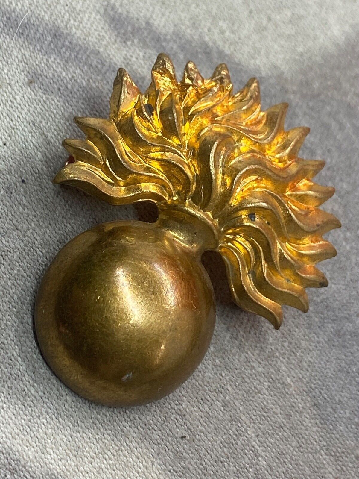 Original WW1 / WW2 British Army Grenadier Guards Cap Badge - The Militaria Shop