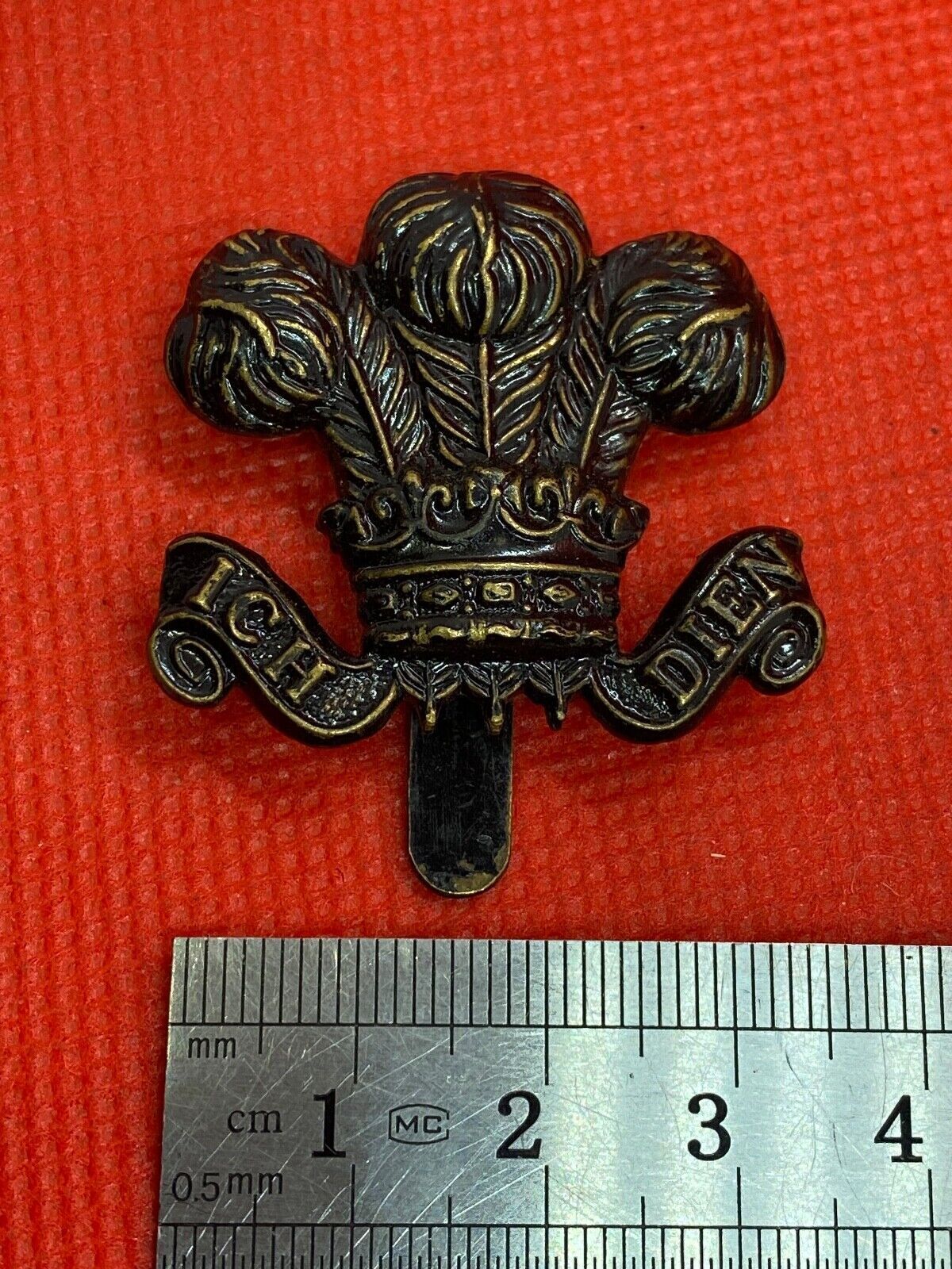 Original British Army Denbighshire Yeomanry Ich Dien Cap Badge - The Militaria Shop