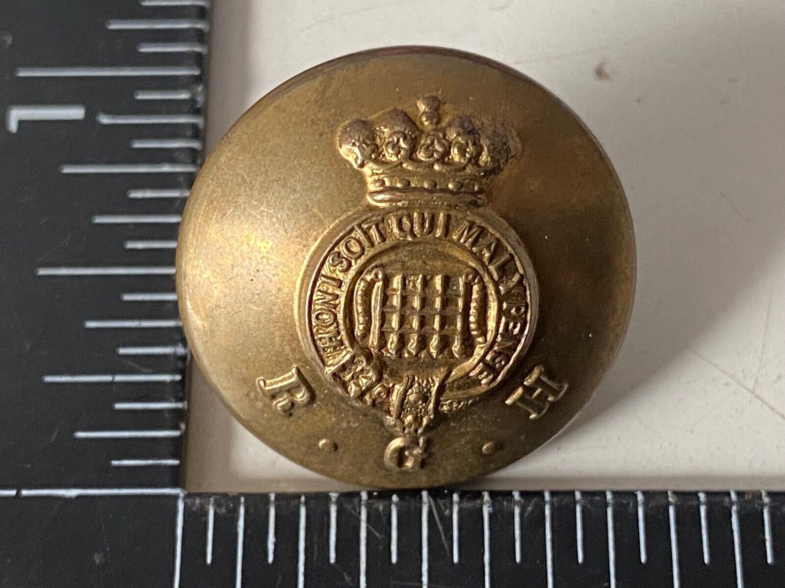 Victorian Crown Royal Garrison Horse RGH tunic button - approximately 22mm. - The Militaria Shop