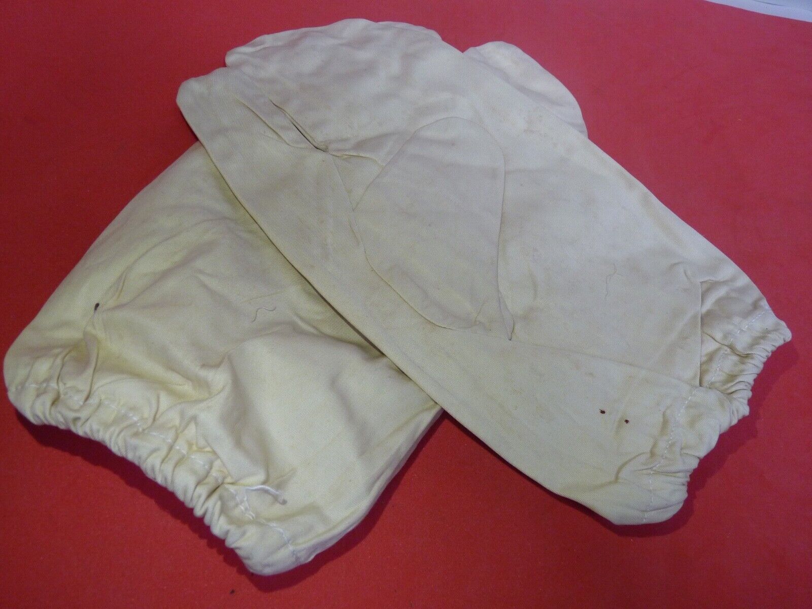 Original WW2 British Army Gunners Winter White Gloves - 1942 - The Militaria Shop