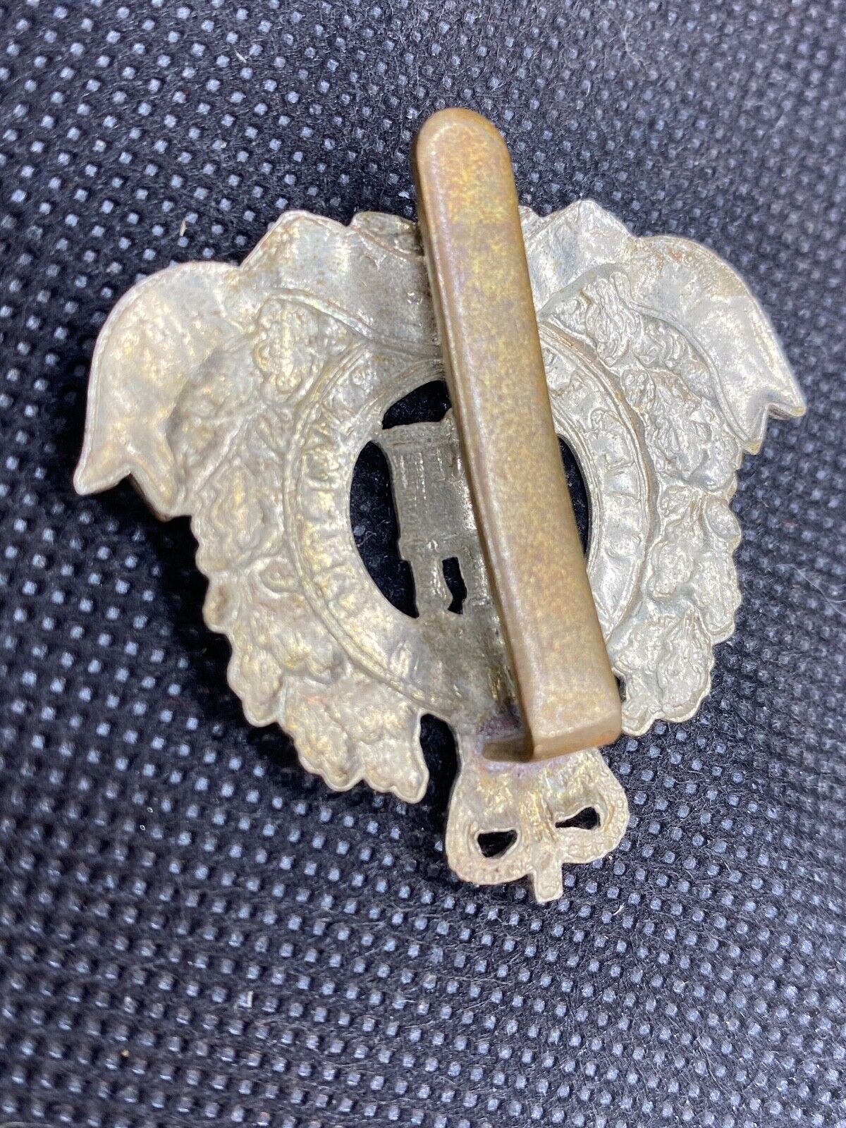 British Army QC SUFFOLK REGIMENT Cap Badge - The Militaria Shop