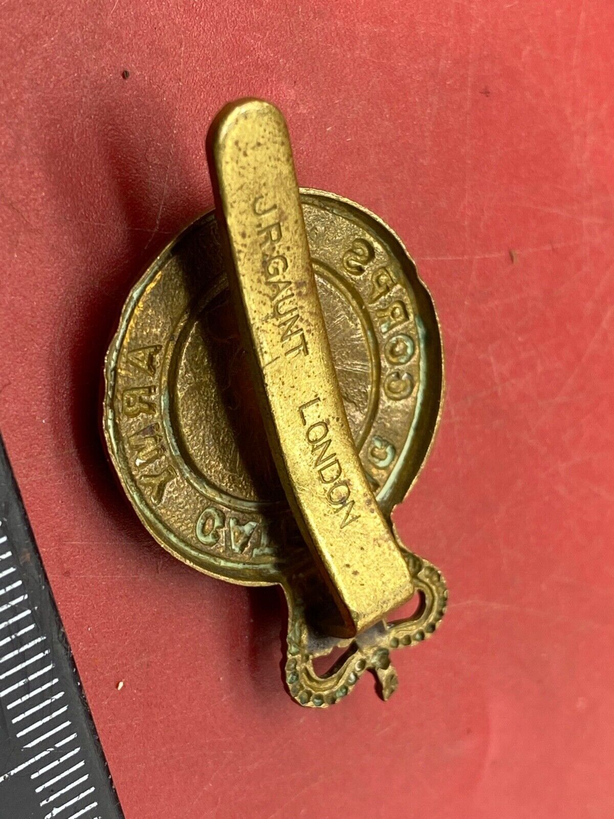 British Army Post 1953 Queen's Crown Brass and White Metal Cap Badge. - The Militaria Shop