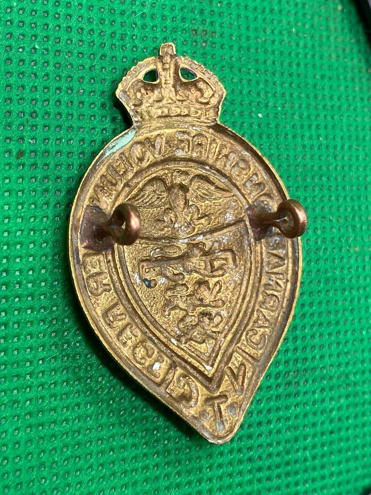 British Army - Carnarvonshire Volunteer Regiment VTC King's Crown Cap Badge - The Militaria Shop