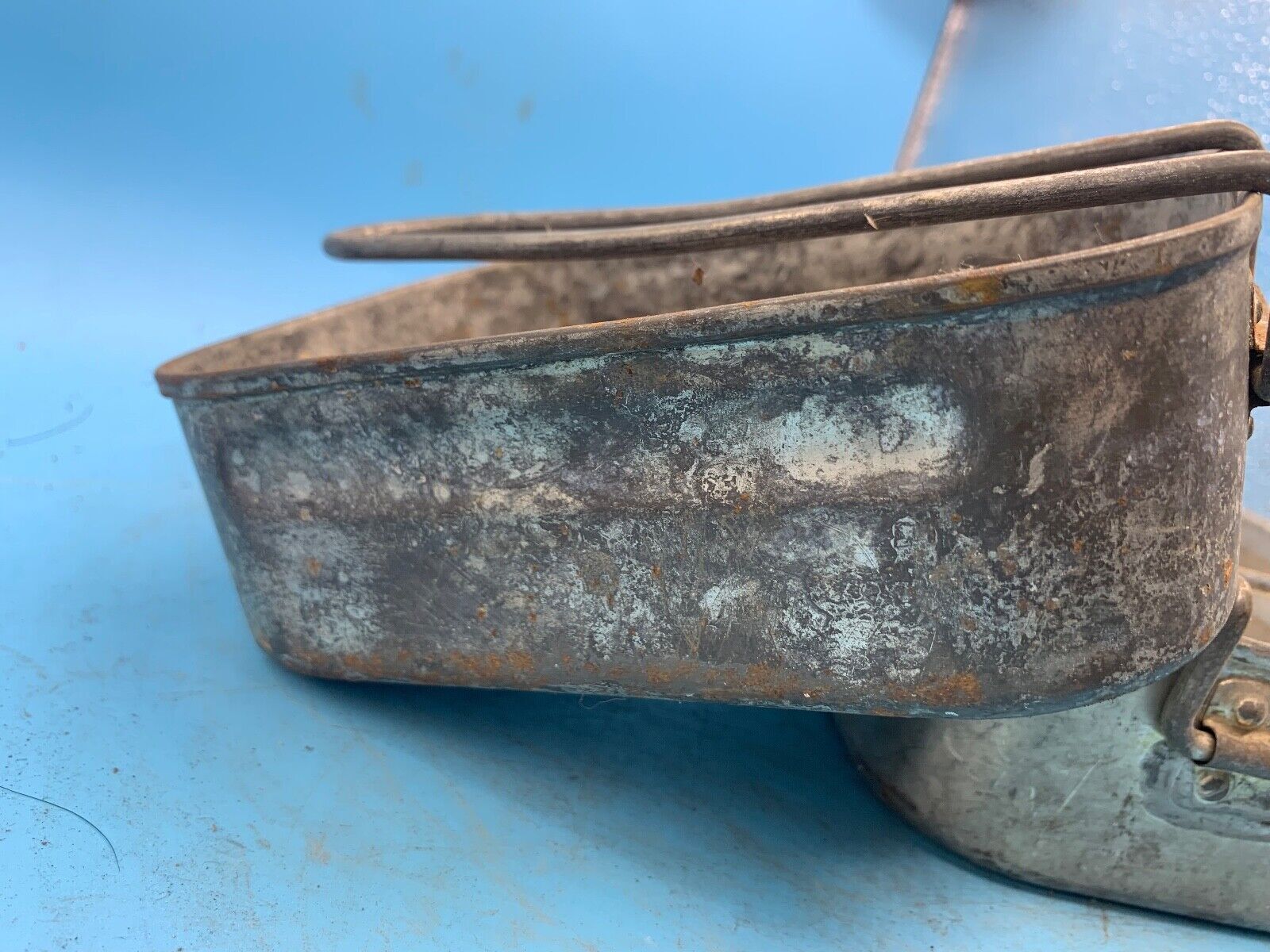 Original WW2 British Army Soldiers Mess Tin Set - Two Piece - Fold Out Handles - The Militaria Shop