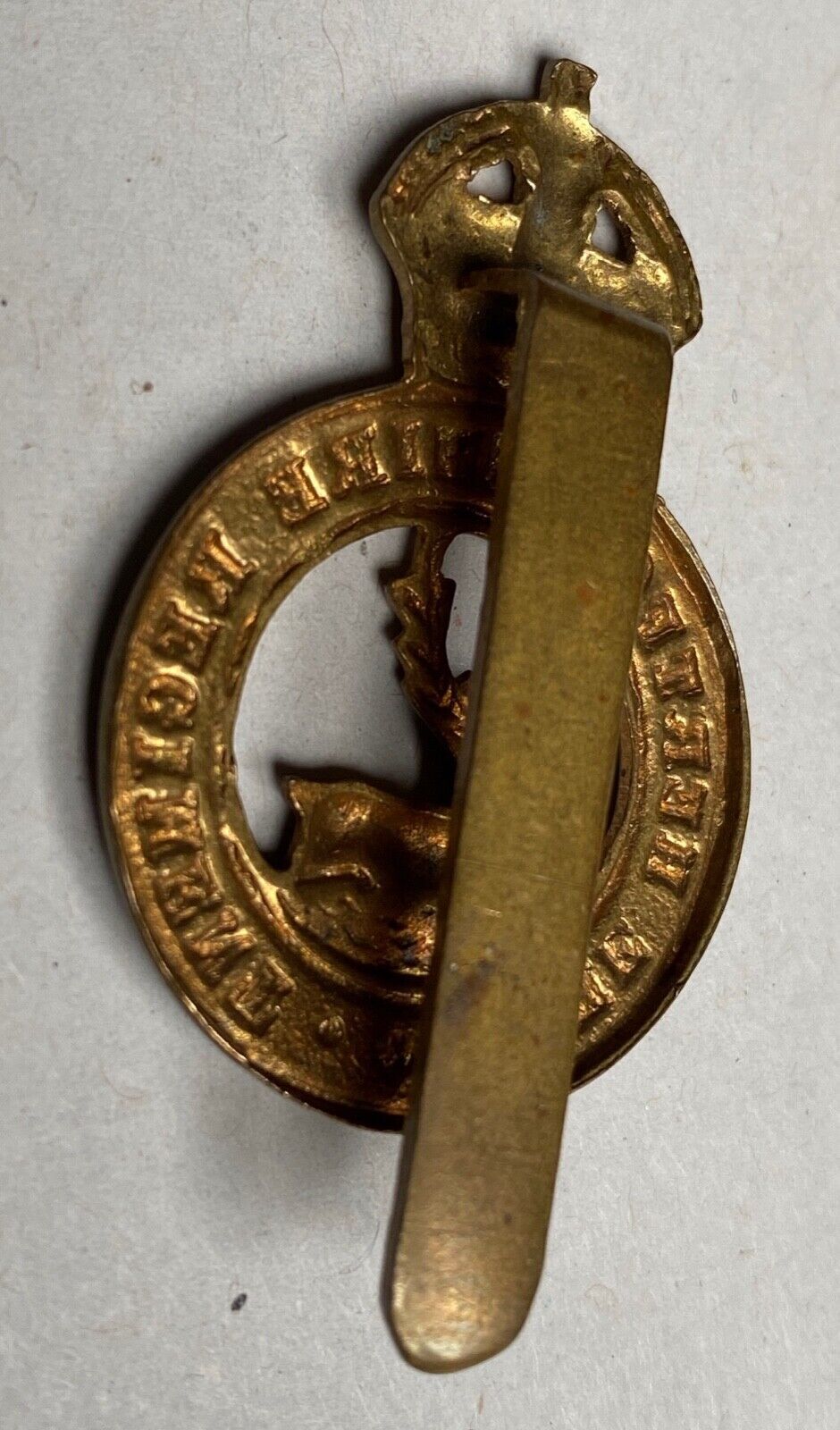 WW1 / WW2 British Army - The Hertfordshire Regiment brass cap badge. - The Militaria Shop