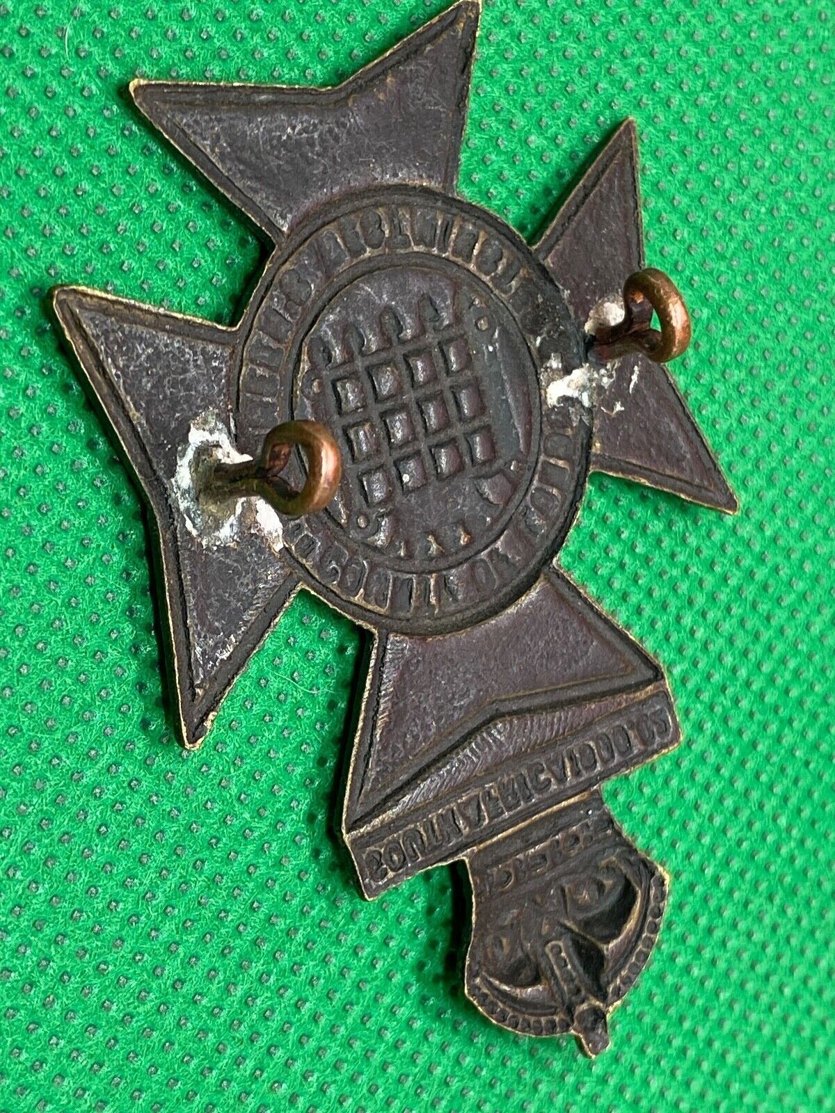 Original British Army 16th County of London Queen's Westminsters Cap Badge - The Militaria Shop