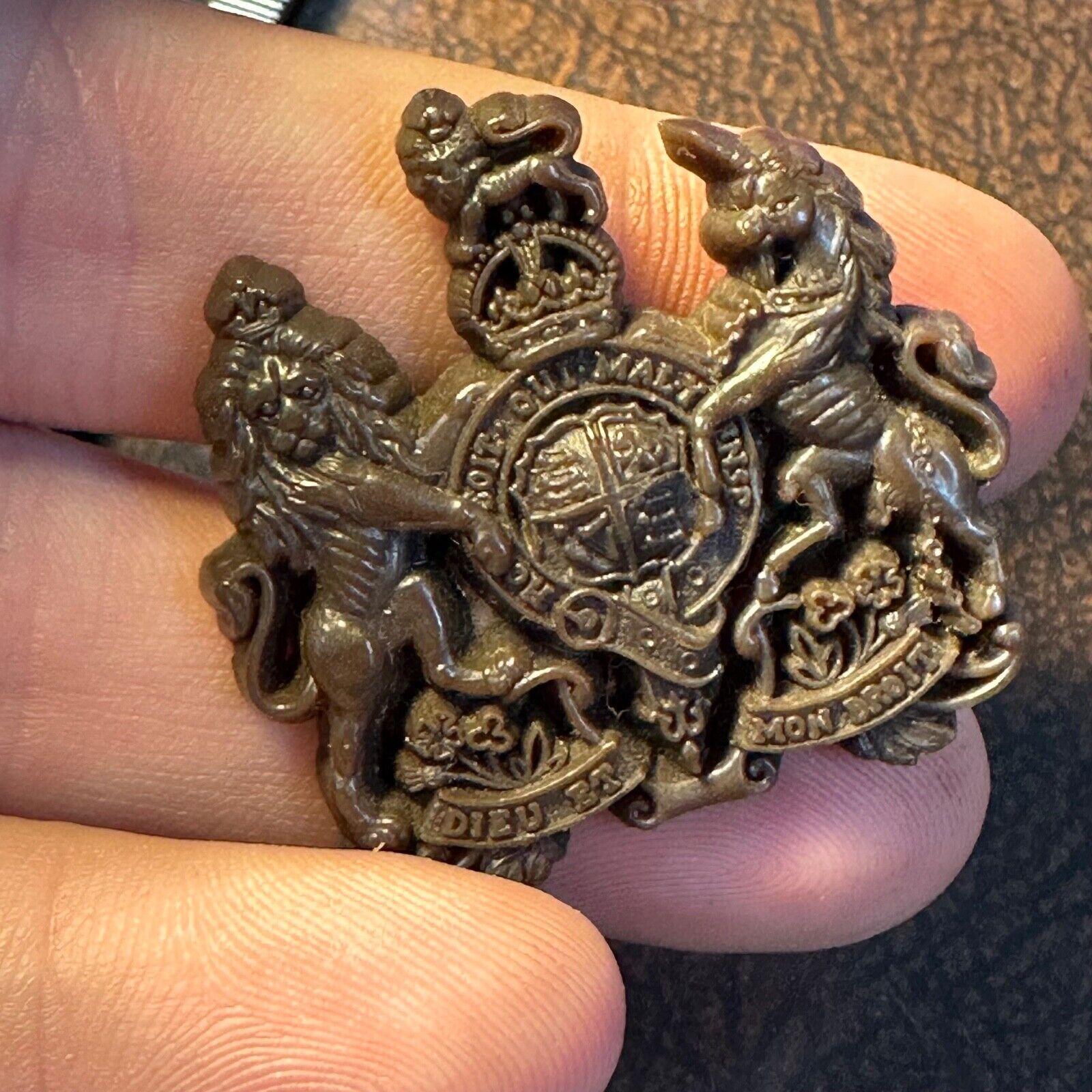 Original WW2 British Army Economy Bakelite General Service Corps Cap Badge - The Militaria Shop