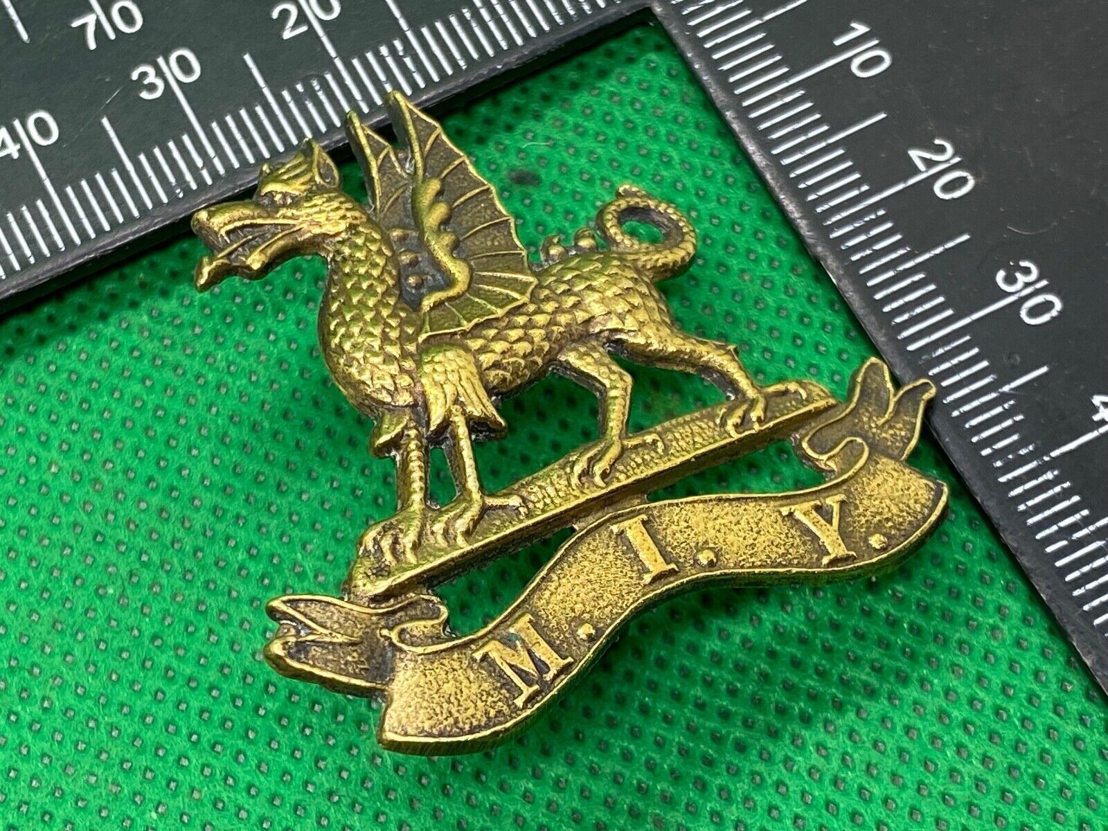 Victorian / WW1 British Army Montgomery Imperial Yeomanry Cast Cap Badge - The Militaria Shop