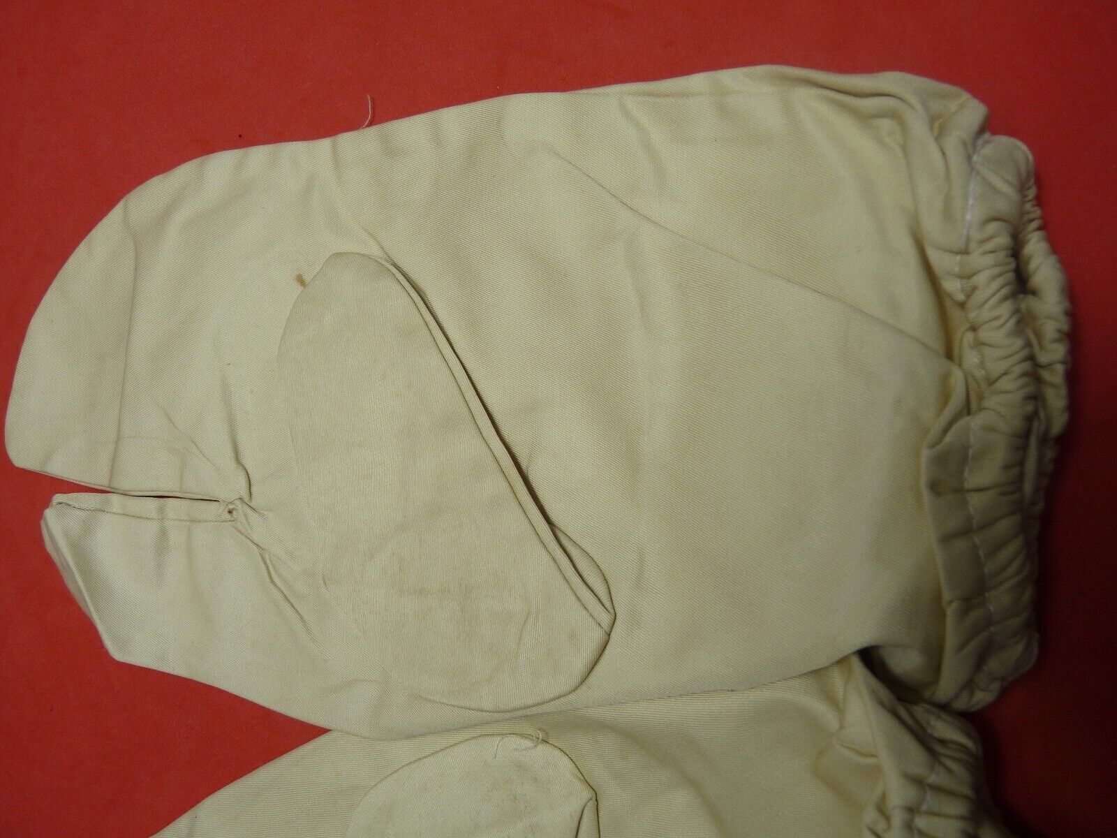 Original WW2 British Army Gunners Winter White Gloves - Dated 1942 - The Militaria Shop