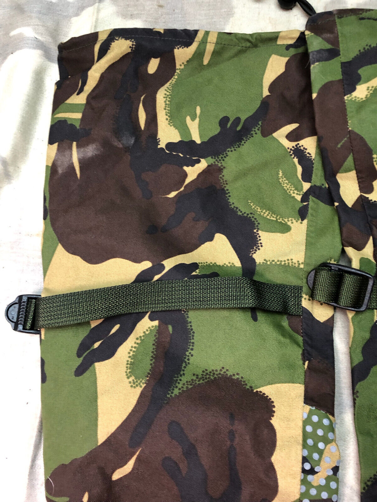 Genuine British Army DPM Camouflaged Goretex Outer Mittens - Size - Medium - The Militaria Shop