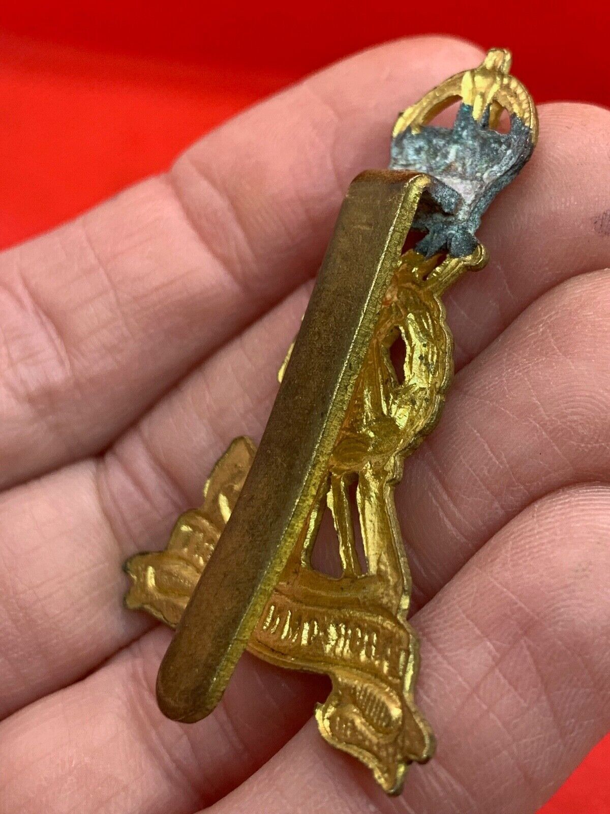 Original WW2 British Army Labour Corps Brass Kings Crown Cap Badge - The Militaria Shop