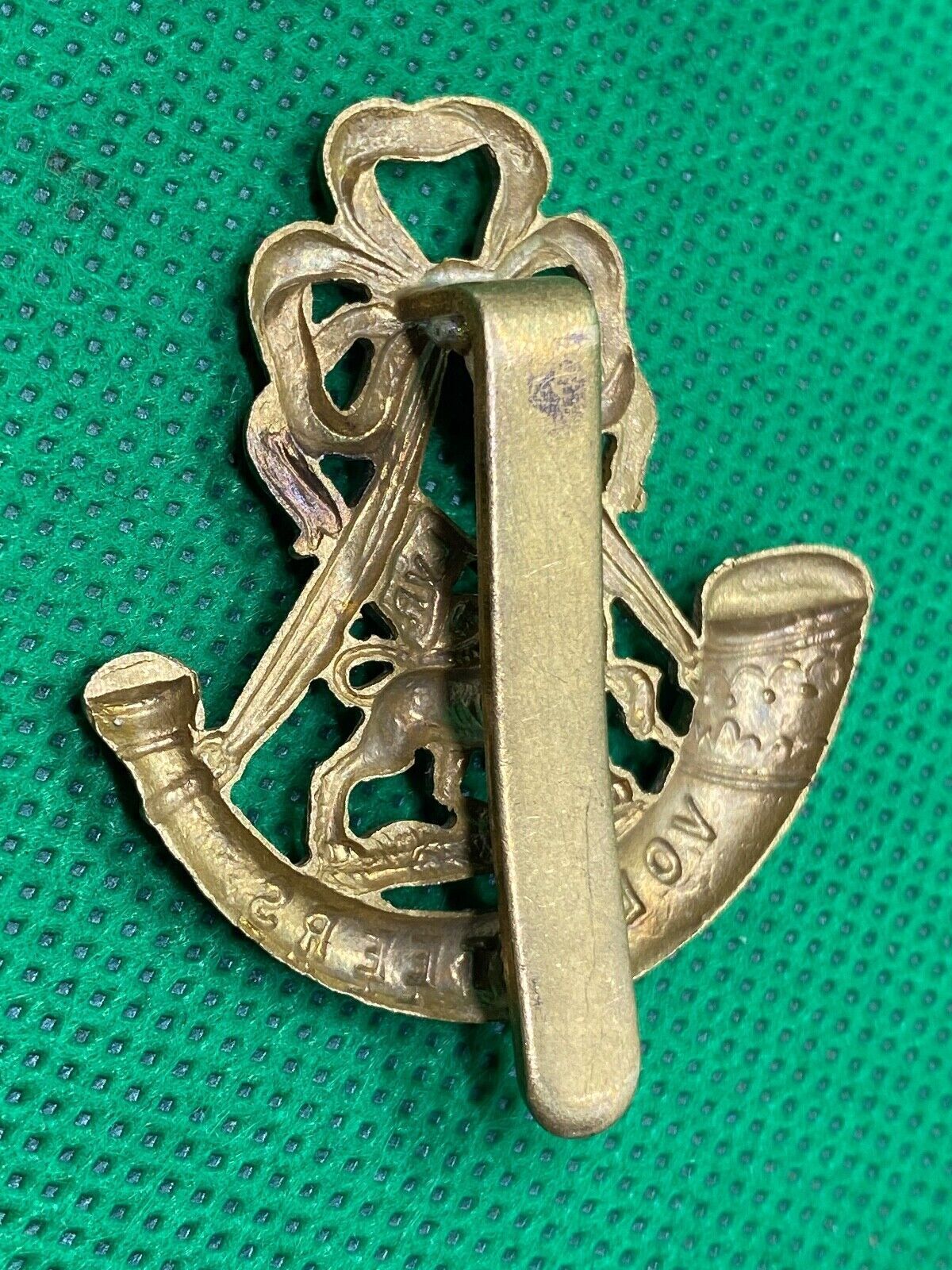 WW1 British Army London Volunteer Rifles VTC Cap Badge with rear slider - The Militaria Shop