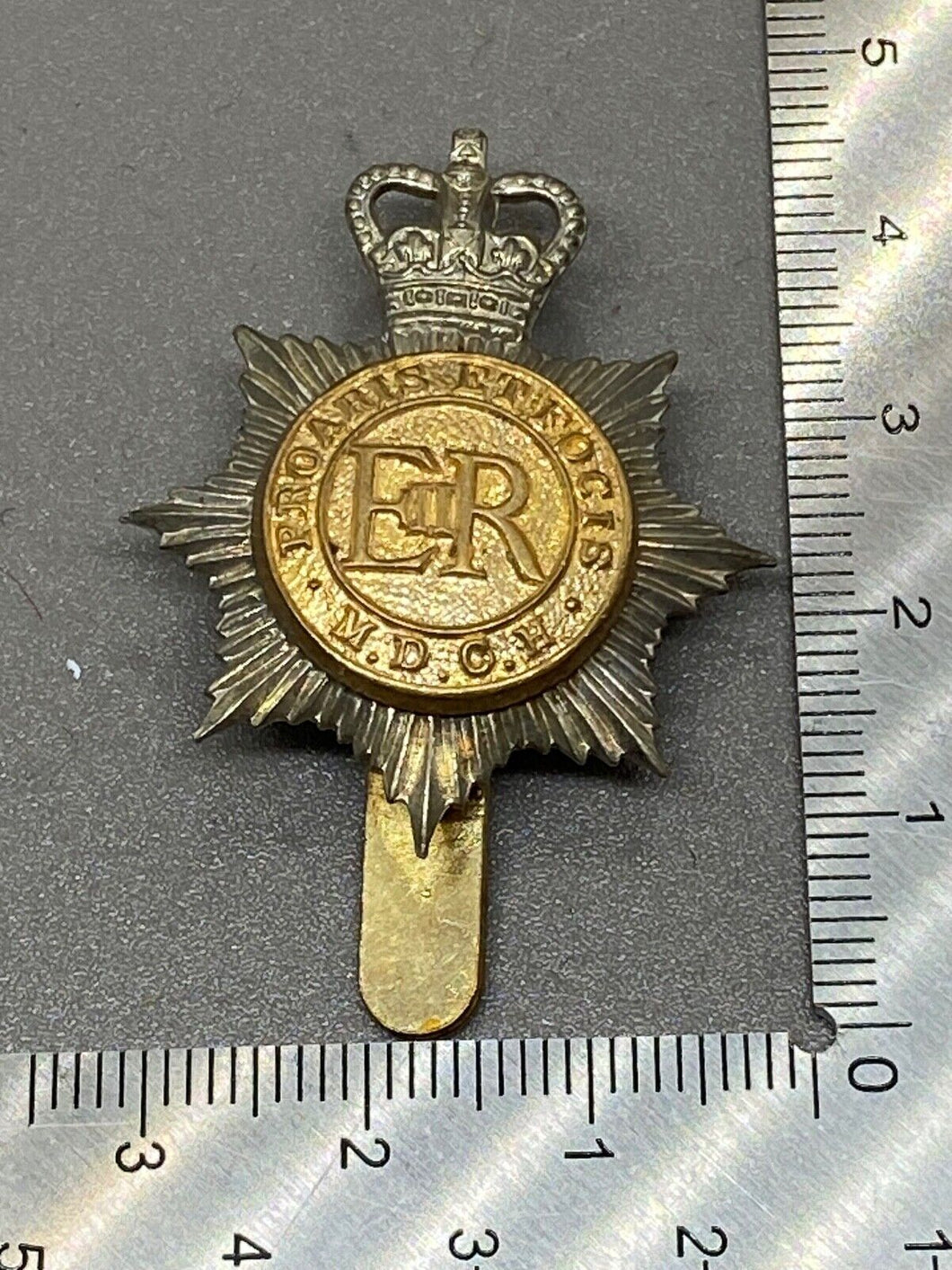Original 1st County of London Yeomanry (Middlesex ) Cap Badge - QC EIIR - The Militaria Shop