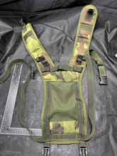 Charger l&#39;image dans la galerie, Genuine British Army DPM Camouflaged Side Pouch Rucksack IRR Straps - The Militaria Shop
