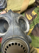 Lade das Bild in den Galerie-Viewer, Original WW2 British Army 1940 Dated Matching Gas Mask Respirator Set

