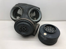 Charger l&#39;image dans la galerie, Original WW2 British Army Assault Gas Mask Set
