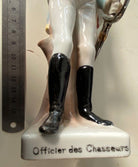 Vintage Porcelain Officier des Chasseurs figurine in excellent condition. - The Militaria Shop