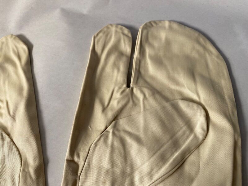 A Matching Pair of WW2 British Army Winter Gunners Gloves - Marked & Dated 1 - The Militaria Shop