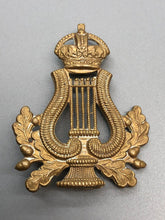 Load image into Gallery viewer, Original WW2 British Army Musicians / Bandsmans Cap Badge - The Militaria Shop
