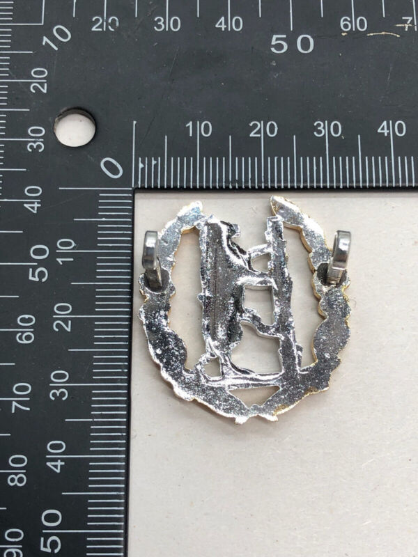 Genuine British Army Cap Badge-Queens Own Warwickshire & Worcestershire Yeom - The Militaria Shop