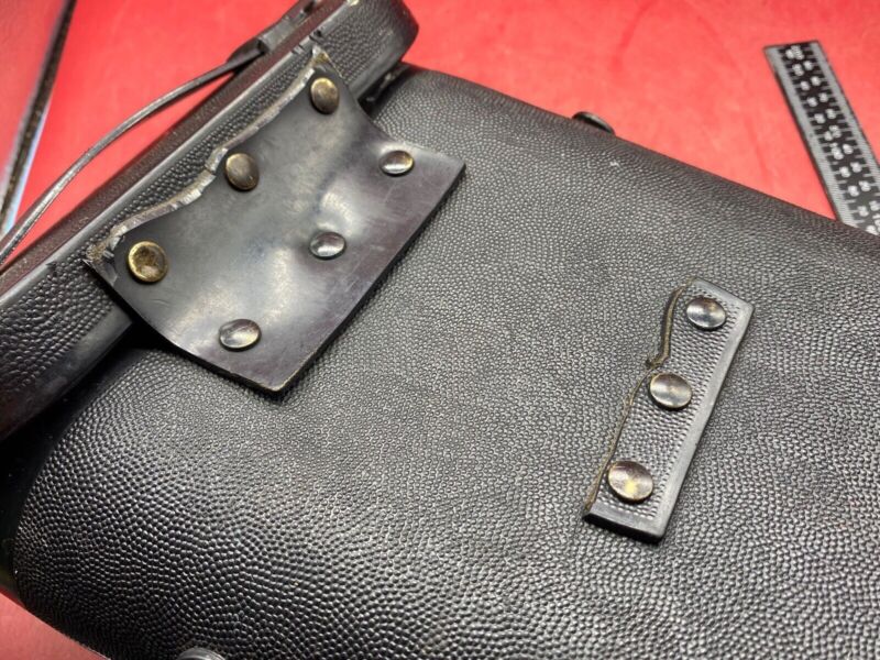 Original 1944 Dated Canadian Army Binoculars in Carrying Case - The Militaria Shop