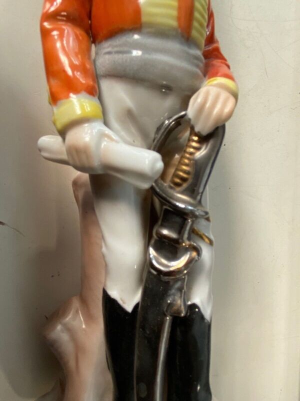 Vintage Porcelain Officier des Hussars figurine in excellent condition. - The Militaria Shop
