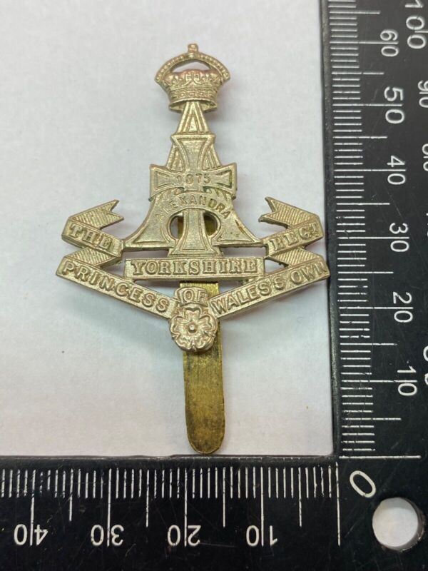 WW1 / WW2 British Army Princess of Wale's Own Yorkshire Regiment Cap Badge - The Militaria Shop