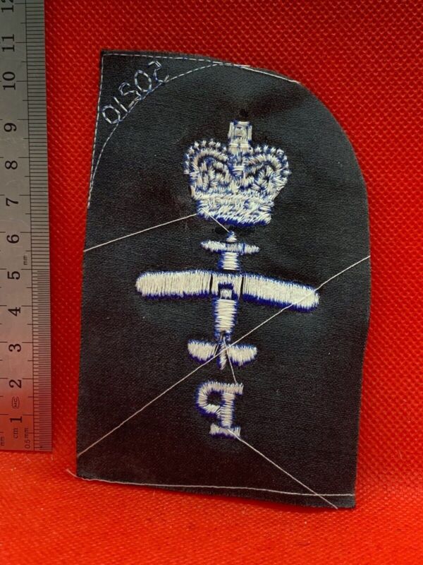 Unissued WOMEN'S ROYAL NAVY WRNs Trade Badge - Photographer CPO - B28 - The Militaria Shop