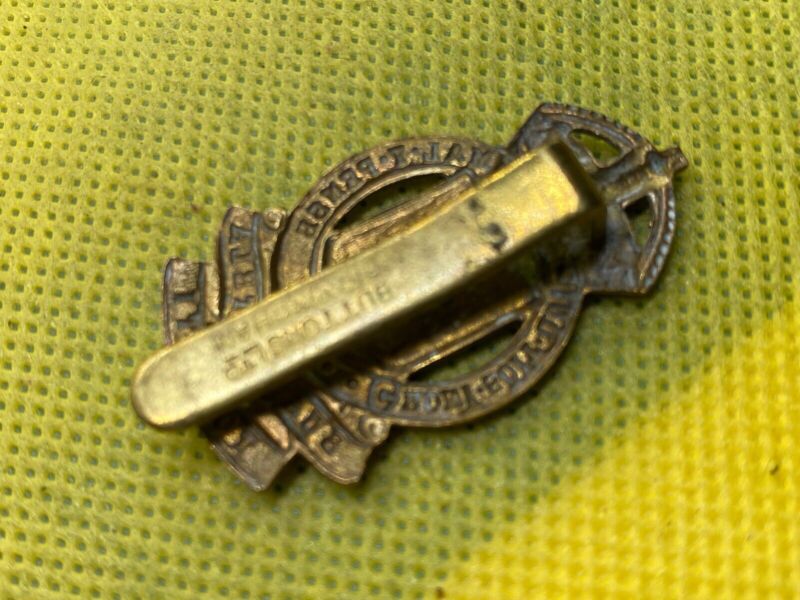 British Army Kings Crown Army Ordnance Corps Cap Badge. Nice example - The Militaria Shop